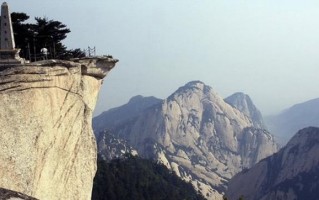 西岳指的是，西岳指的是哪座山